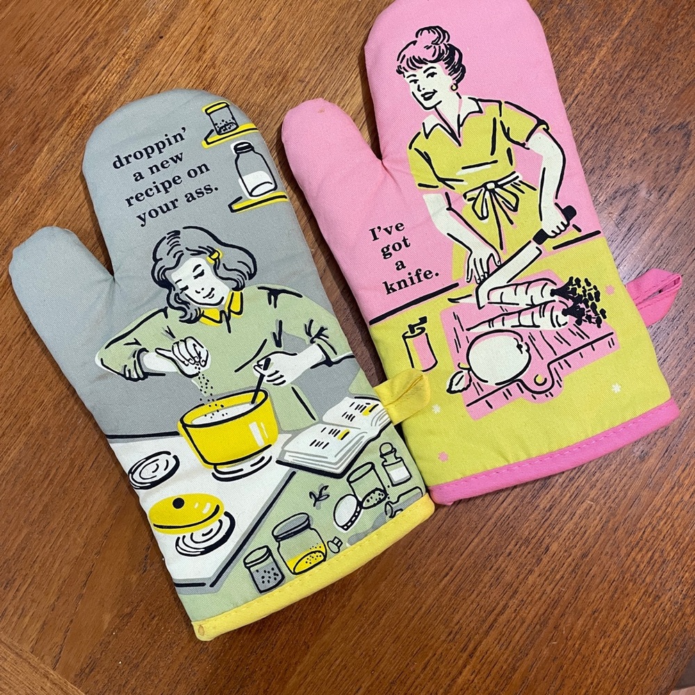 Humorous Kitchen Oven Mitt Set - Gray and Pink